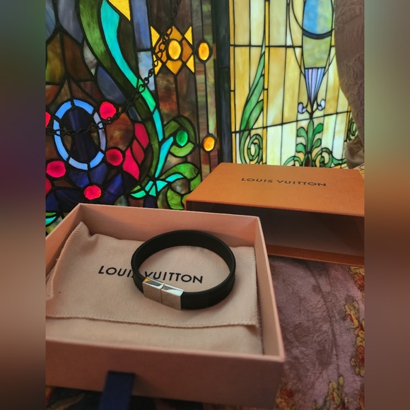 New in Box - Leather Louis Vuitton Unisex Bracelet - Picture 2 of 4